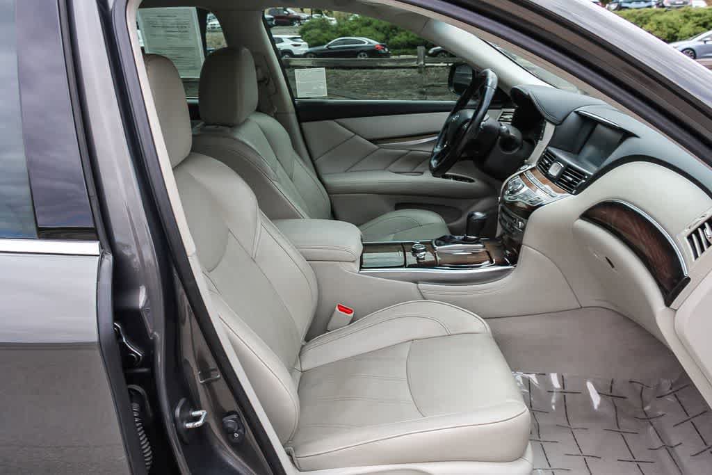 Used 2015 INFINITI Q70 L 3.7 w/ Deluxe Touring Package RWD image 18