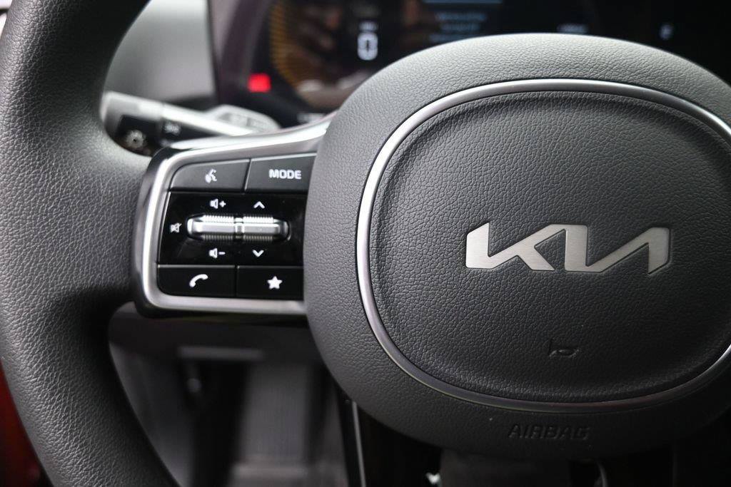 Used 2025 Kia Sorento LX FWD image 15