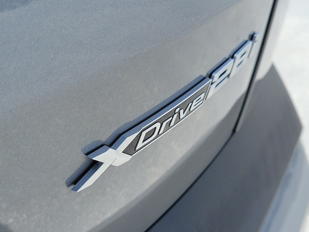 Used 2025 BMW X2 xDrive28i AWD/4WD image 8