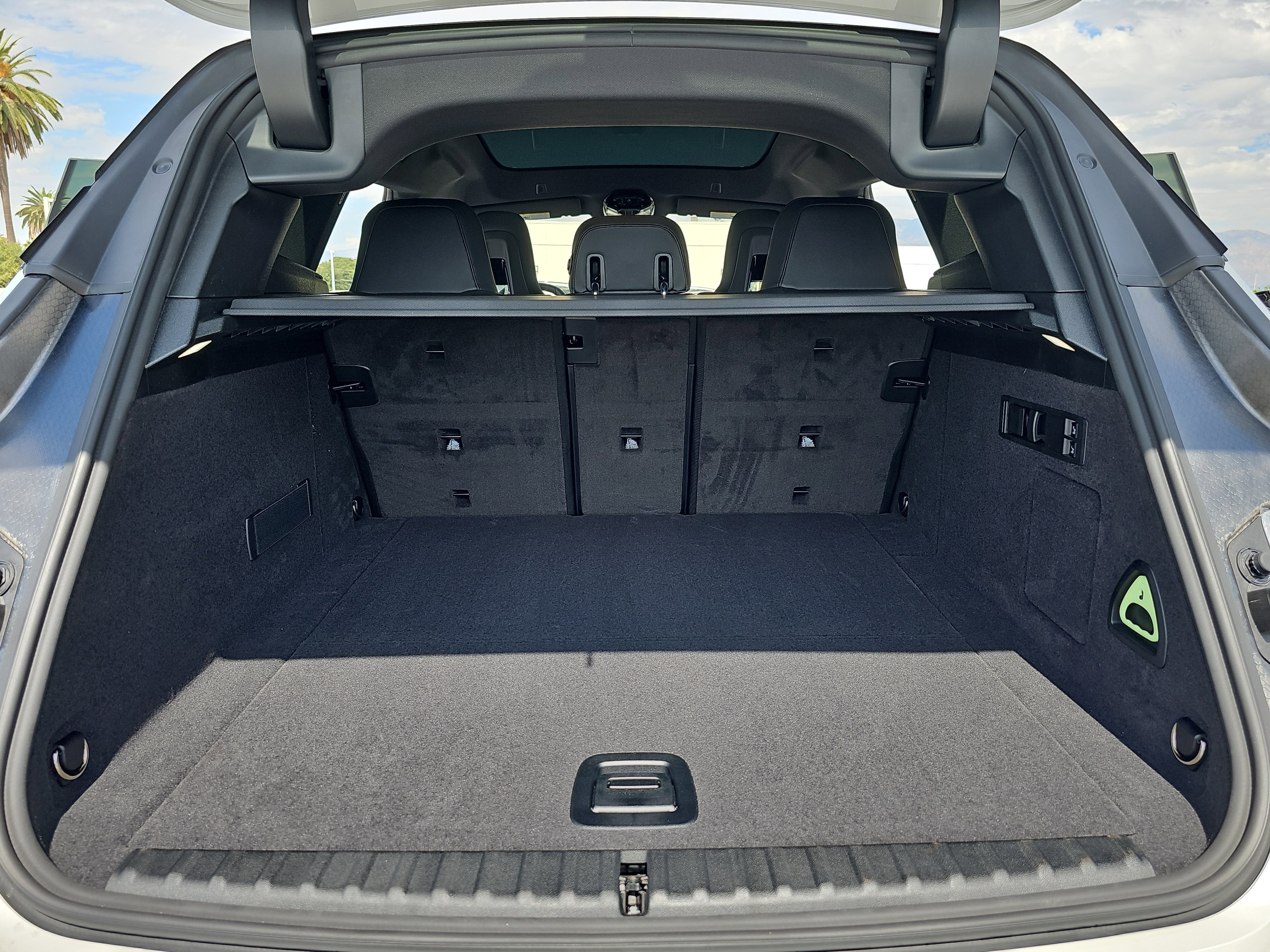 New 2026 BMW iX xDrive60 w/ Premium Package image 12