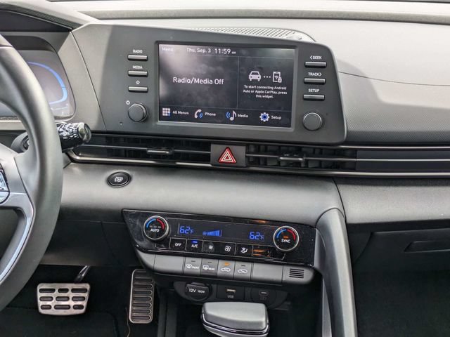 Used 2025 Hyundai Elantra Sport FWD image 15