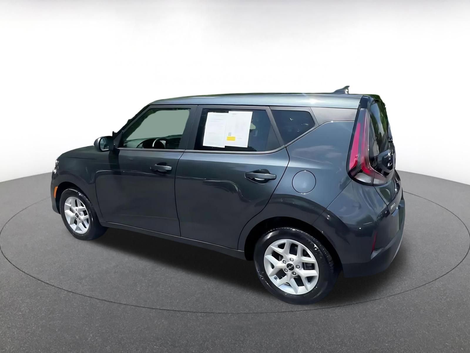 Used 2025 Kia Soul LX w/ LX Technology Package FWD image 10