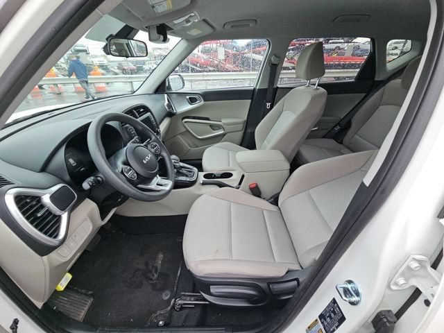 Certified 2025 Kia Soul LX w/ LX Technology Package FWD image 6