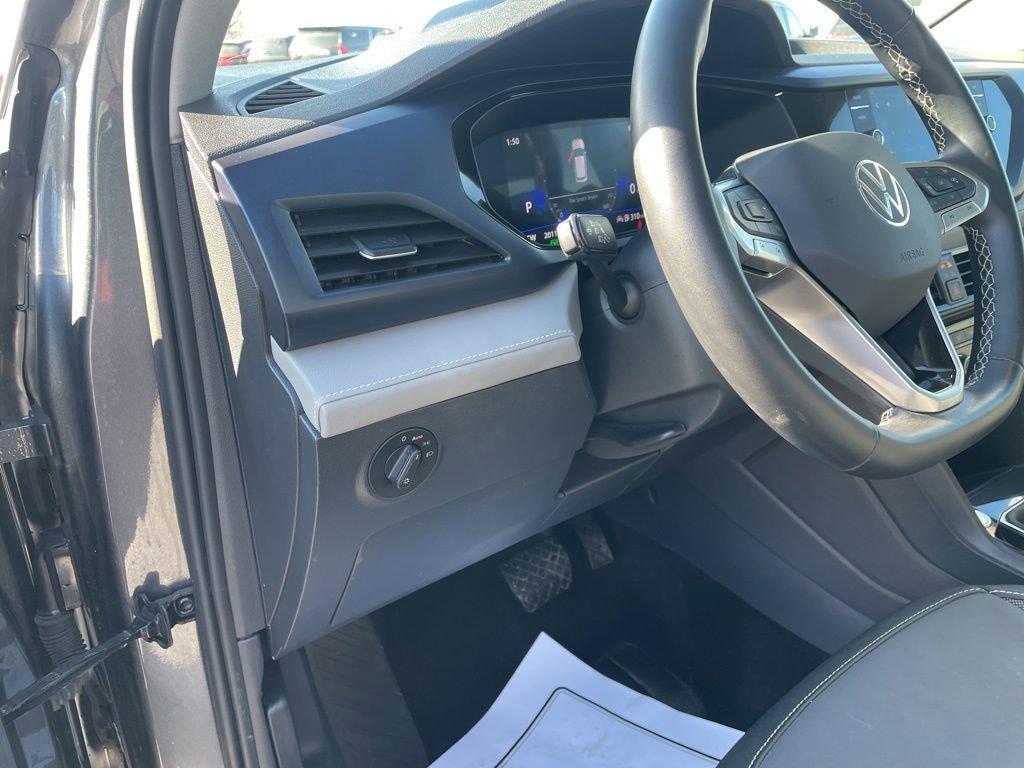 Used 2024 Volkswagen Taos SE image 19