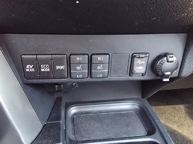 Used 2017 Toyota RAV4 Limited w/ All Weather Liner Package AWD/4WD image 25