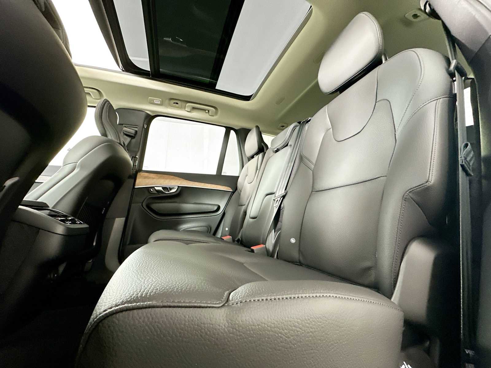 Used 2025 Volvo XC90 B6 Plus w/ Protection Package Premier image 20
