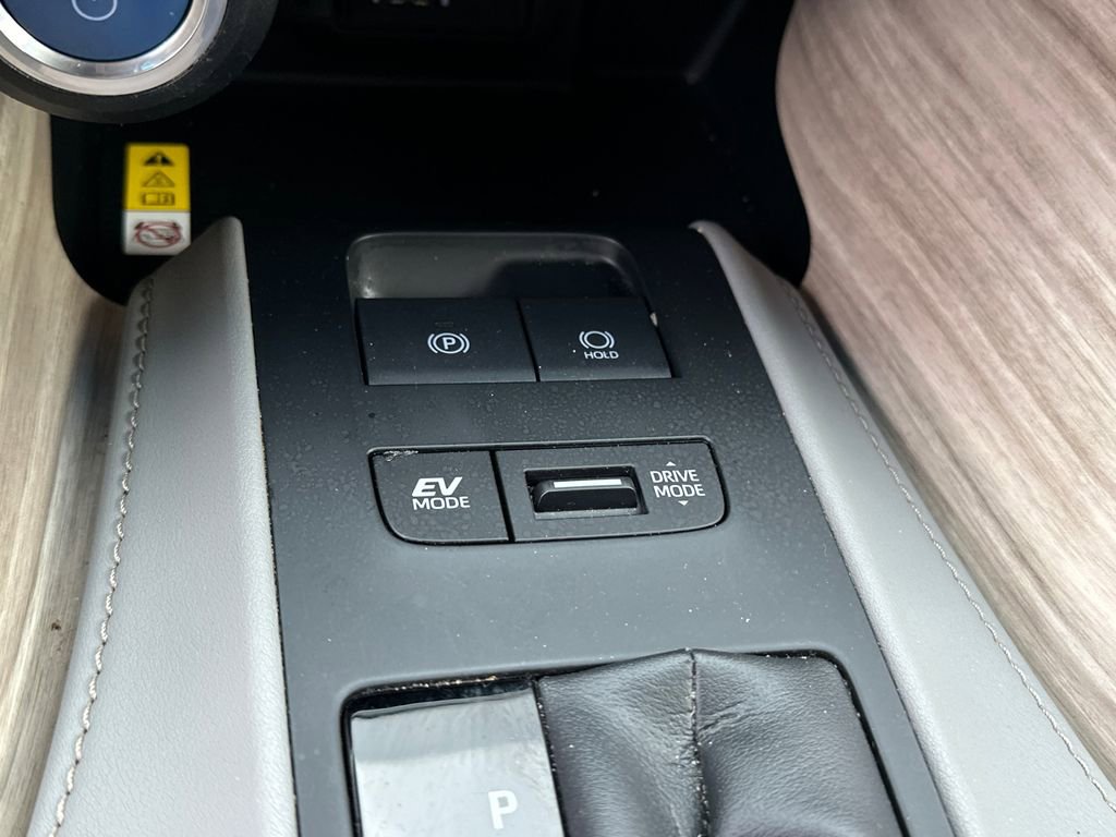 Used 2022 Toyota Venza Limited image 32