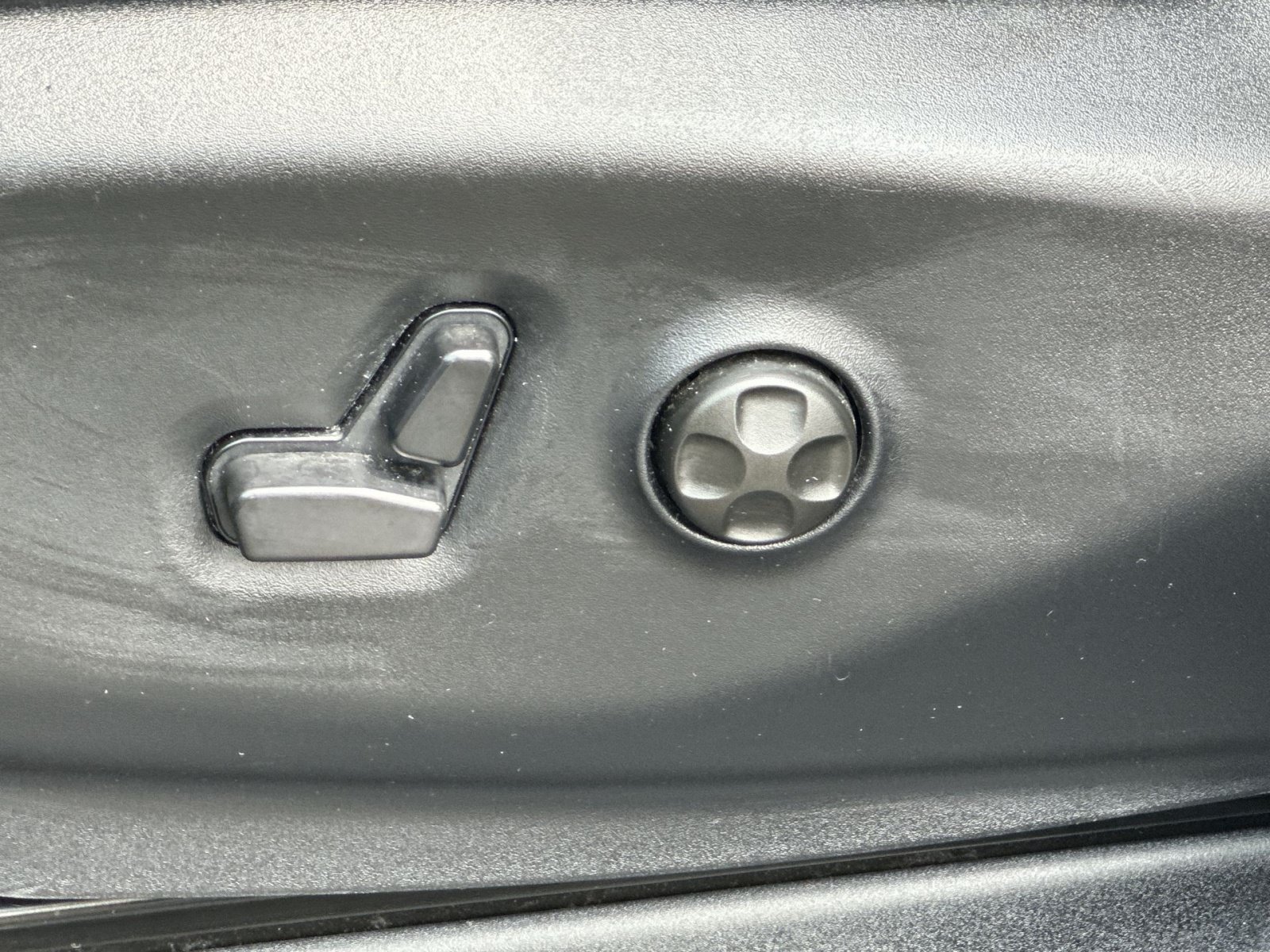 Used 2025 Chrysler Pacifica Limited FWD image 22
