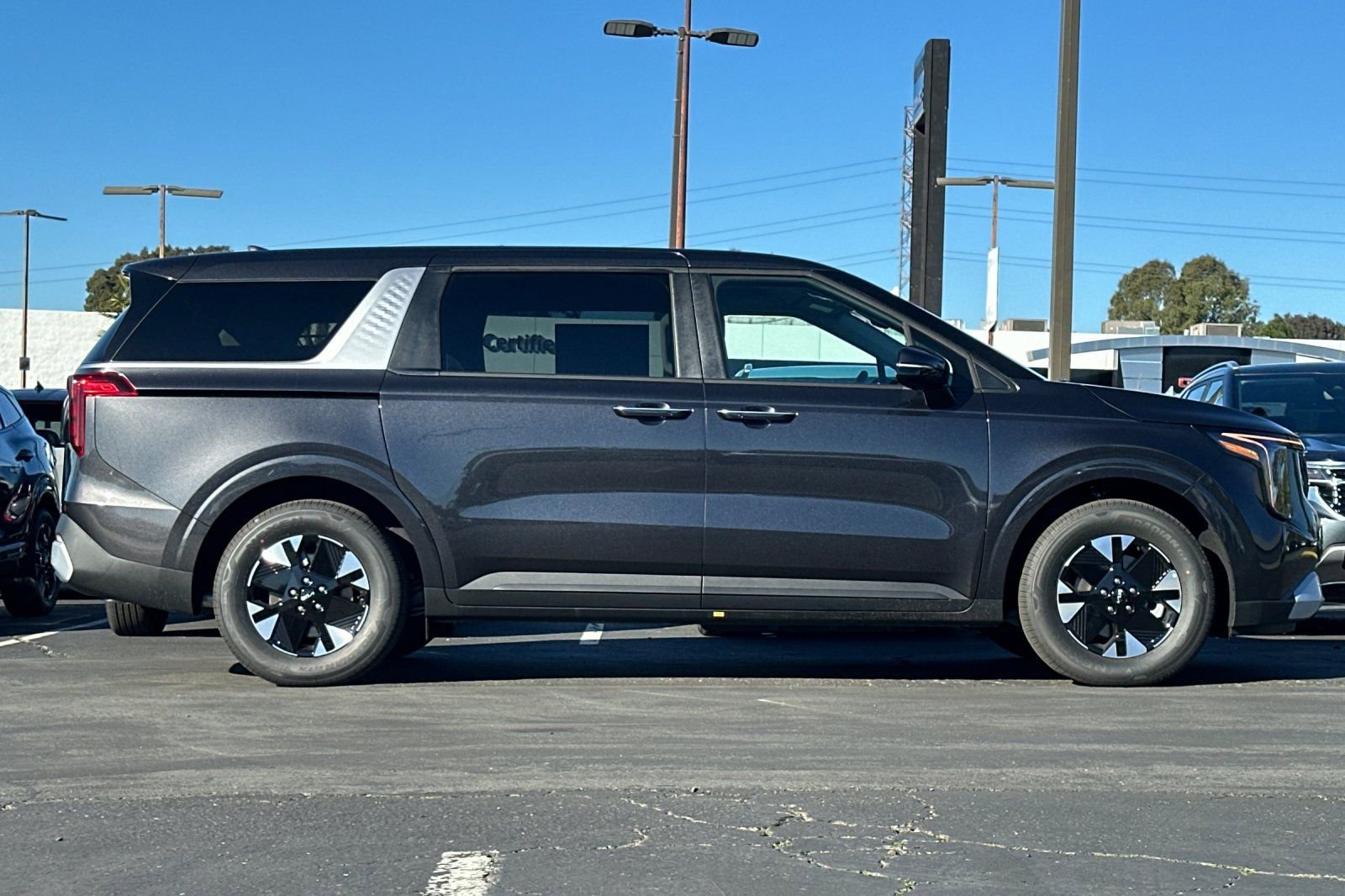 New 2026 Kia Carnival LXS image 3