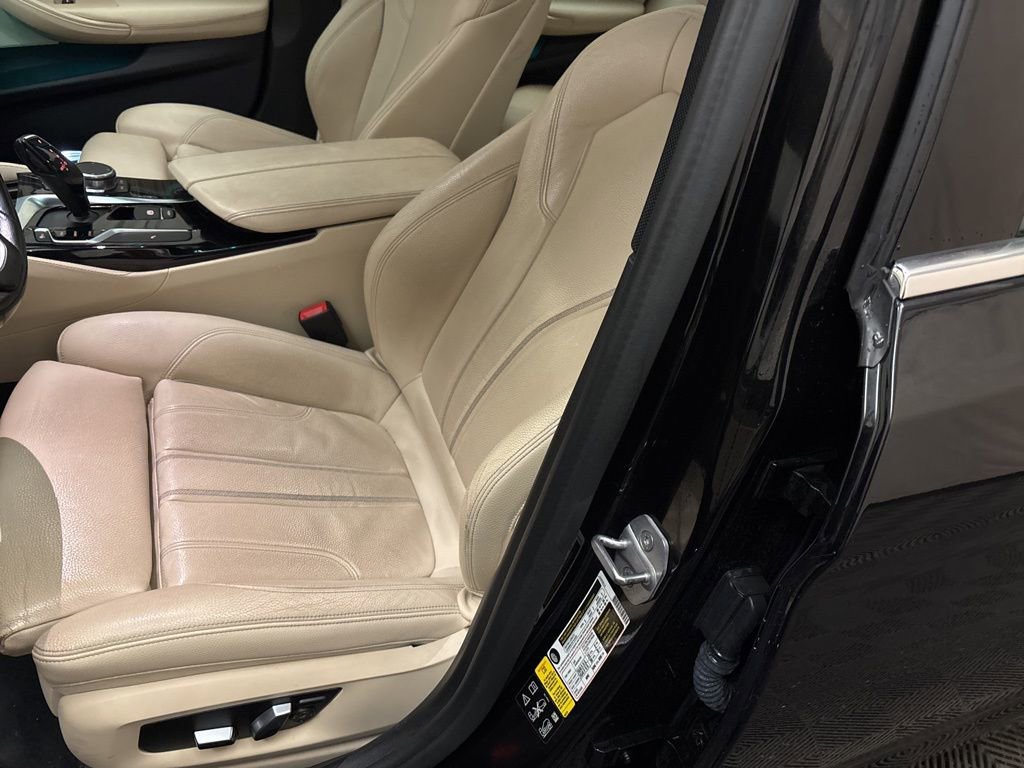Used 2018 BMW 540i xDrive w/ Premium Package image 11