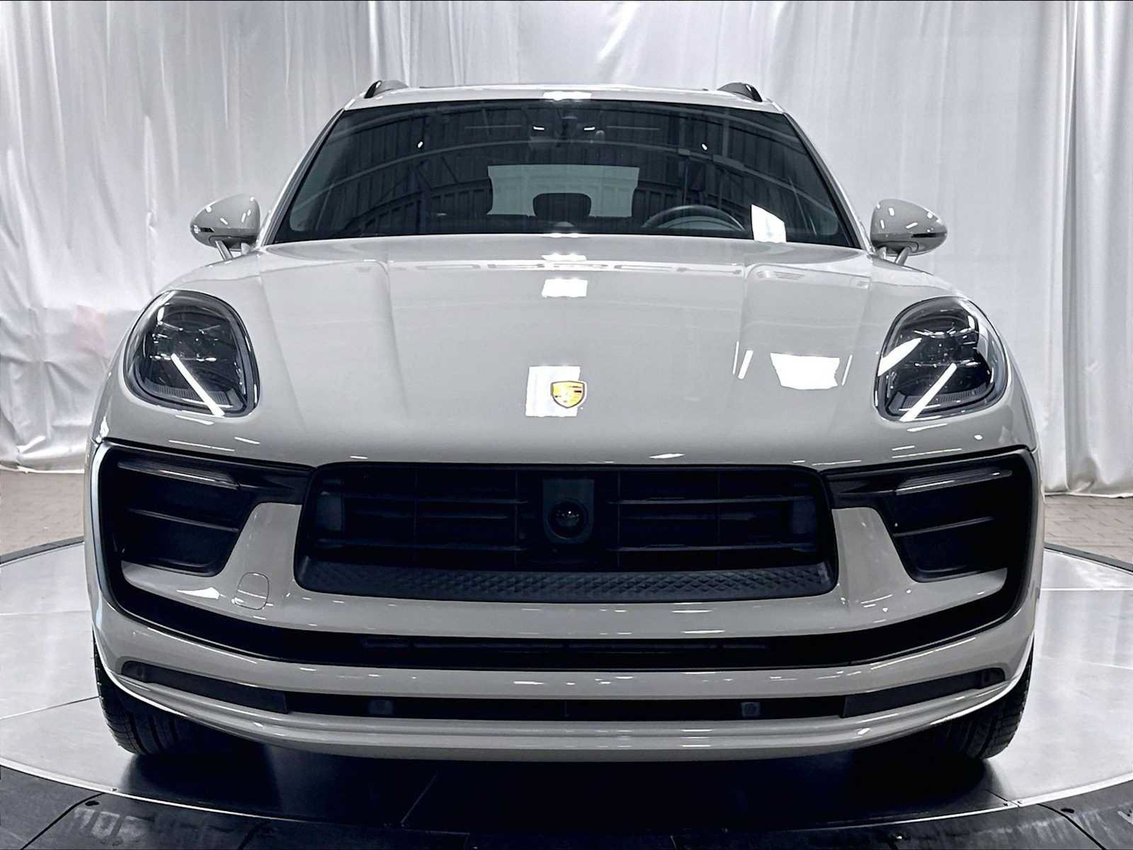 Used 2026 Porsche Macan AWD/4WD image 12