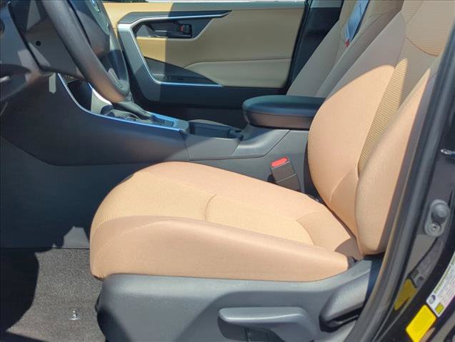 Certified 2025 Toyota RAV4 LE FWD image 17