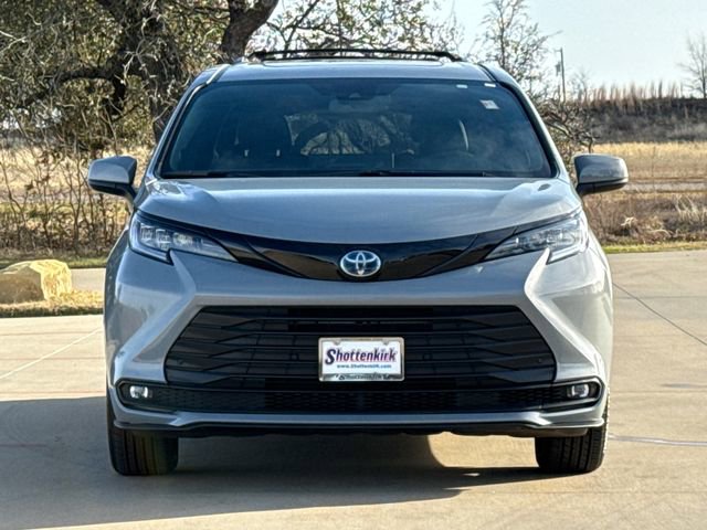 Used 2025 Toyota Sienna XLE Woodland Edition video 2