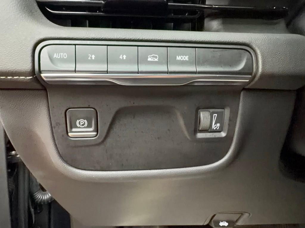 Used 2023 Cadillac Escalade Premium Luxury image 22