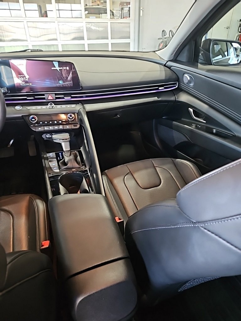 Used 2023 Hyundai Elantra Limited image 23