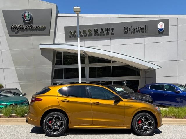 Used 2023 Alfa Romeo Stelvio Veloce AWD/4WD image 4