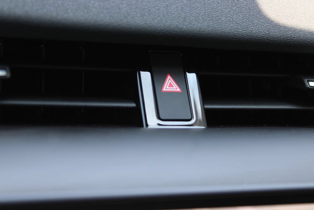 Certified 2025 Land Rover Discovery Sport Dynamic SE AWD/4WD image 19