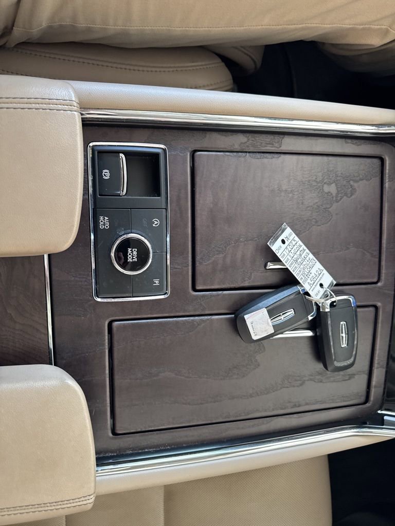 Used 2023 Lincoln Navigator Reserve image 12