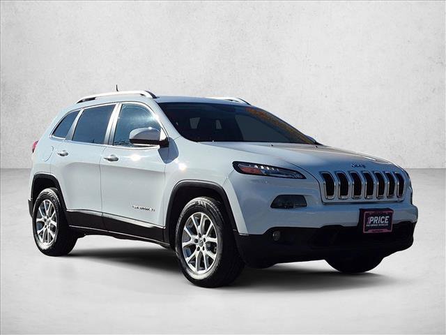 Used 2016 Jeep Cherokee Latitude w/ Cold Weather Group AWD/4WD image 3