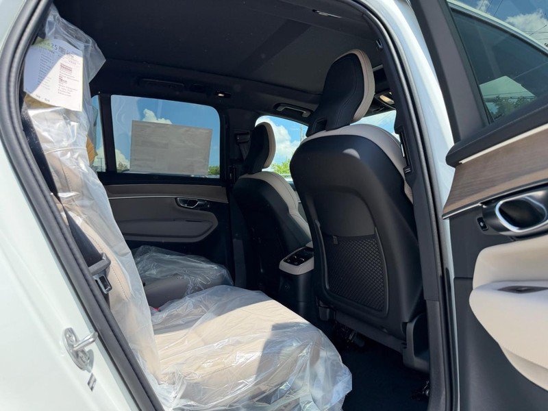 New 2026 Volvo XC90 T8 Plus w/ Protection Package AWD/4WD image 4