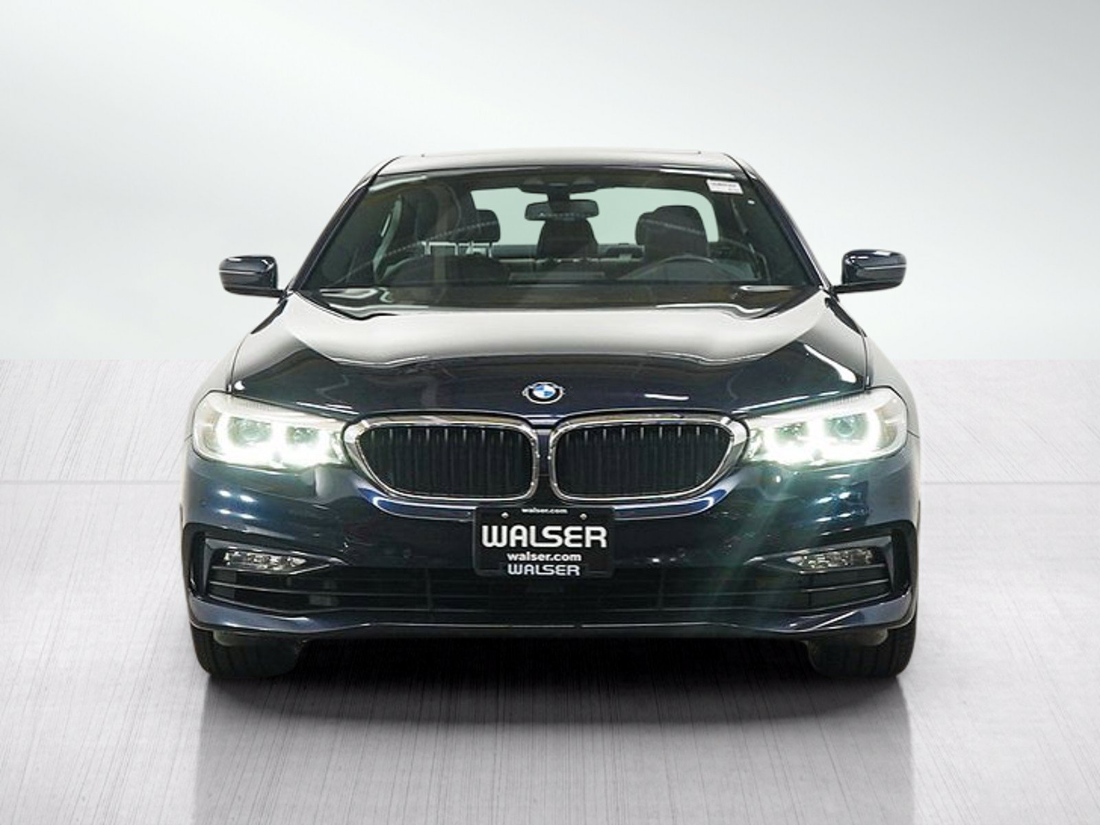 Used 2018 BMW 530e xDrive w/ Premium Package 2 AWD/4WD image 9