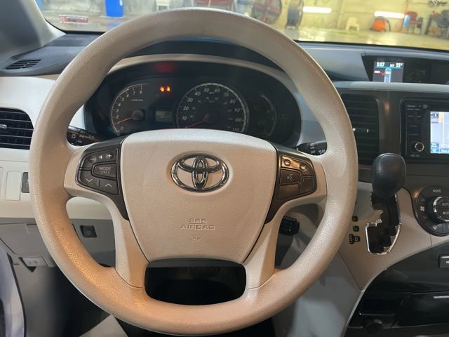 Used 2014 Toyota Sienna LE image 19
