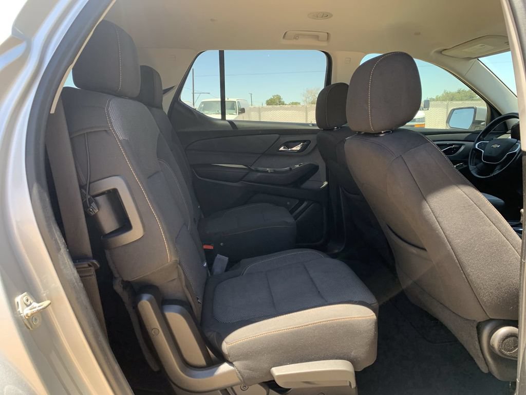 Used 2021 Chevrolet Traverse LT FWD image 25