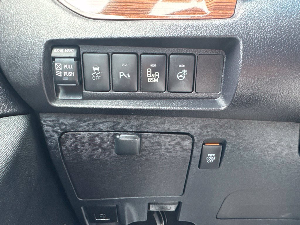 Used 2017 Toyota Sienna Limited AWD/4WD image 11