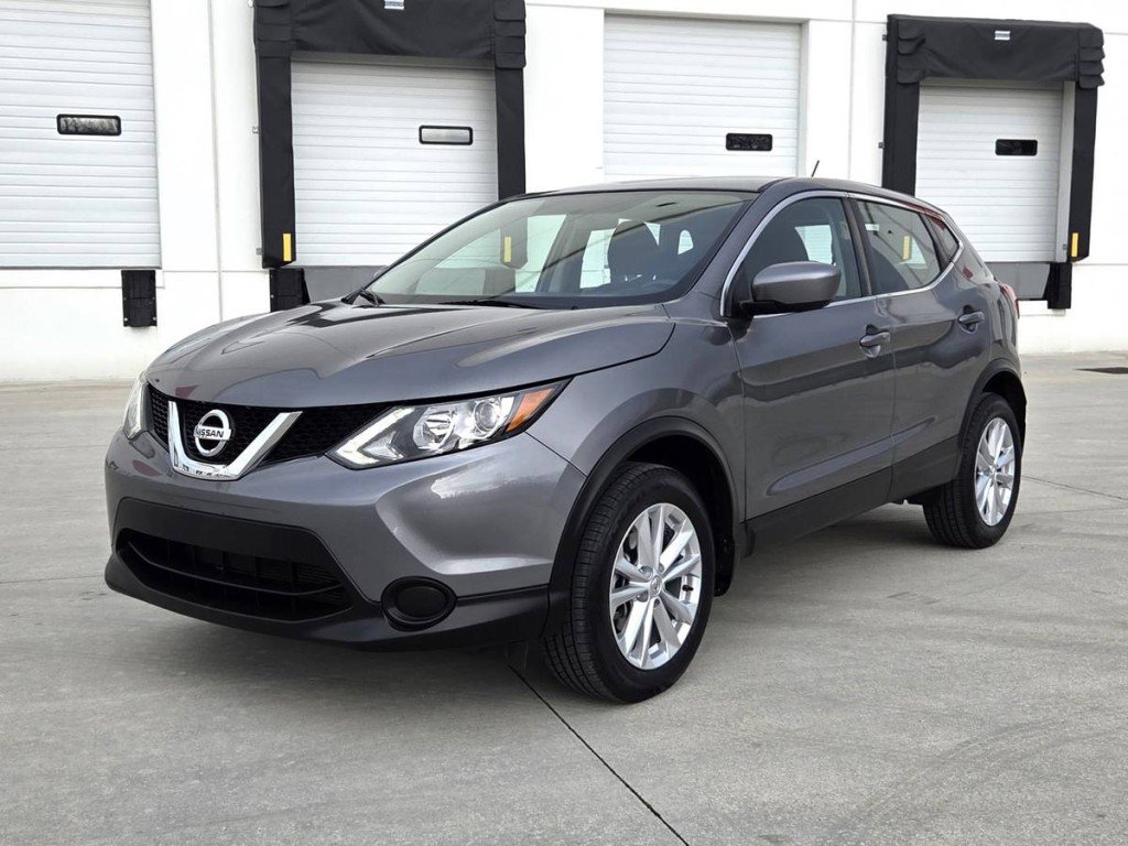 Used 2017 Nissan Rogue Sport S w/ S Appearance Package image 1