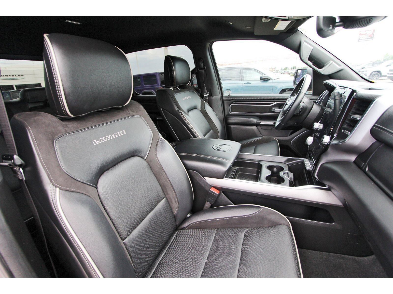 Used 2024 RAM 1500 Laramie AWD/4WD image 28