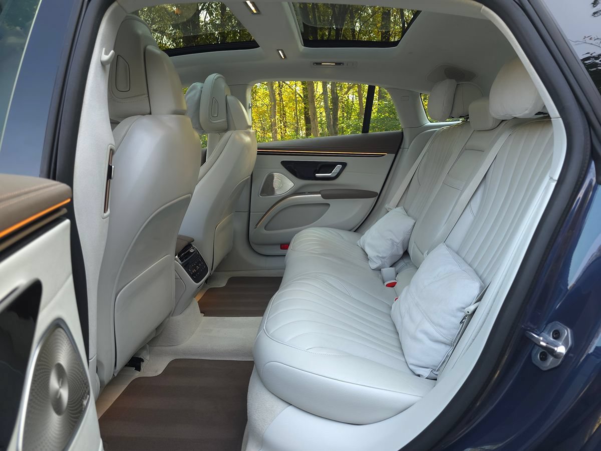 Used 2023 Mercedes-Benz EQS 580 4MATIC Sedan image 16