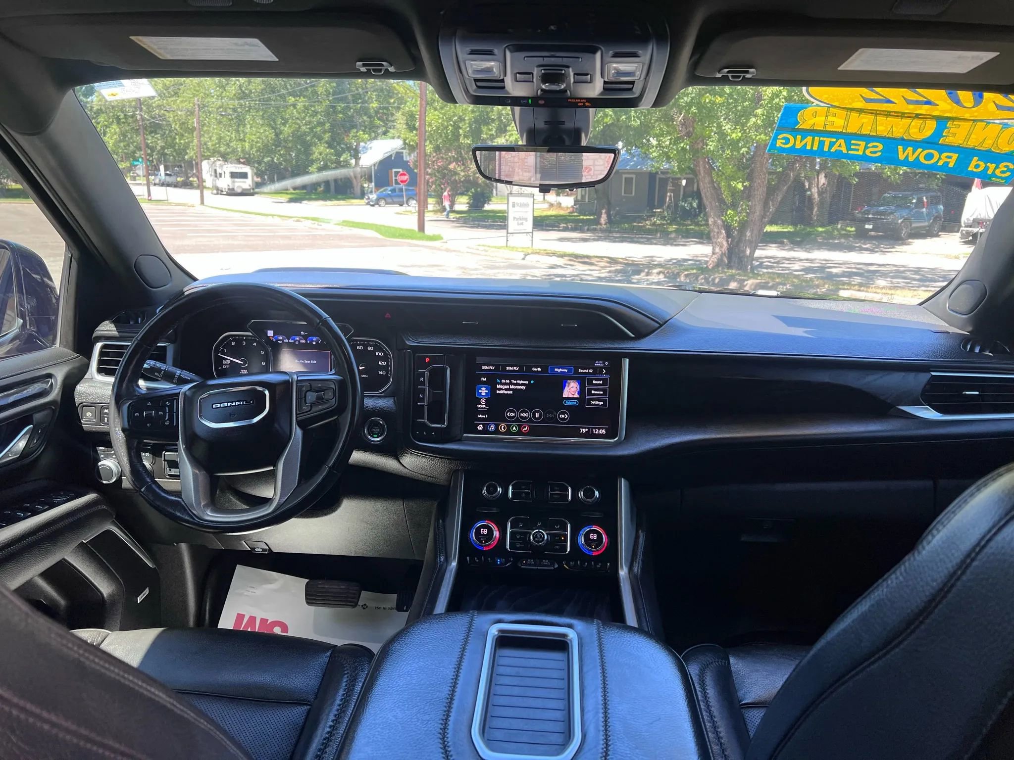 Used 2021 GMC Yukon XL Denali w/ Denali Premium Package image 17