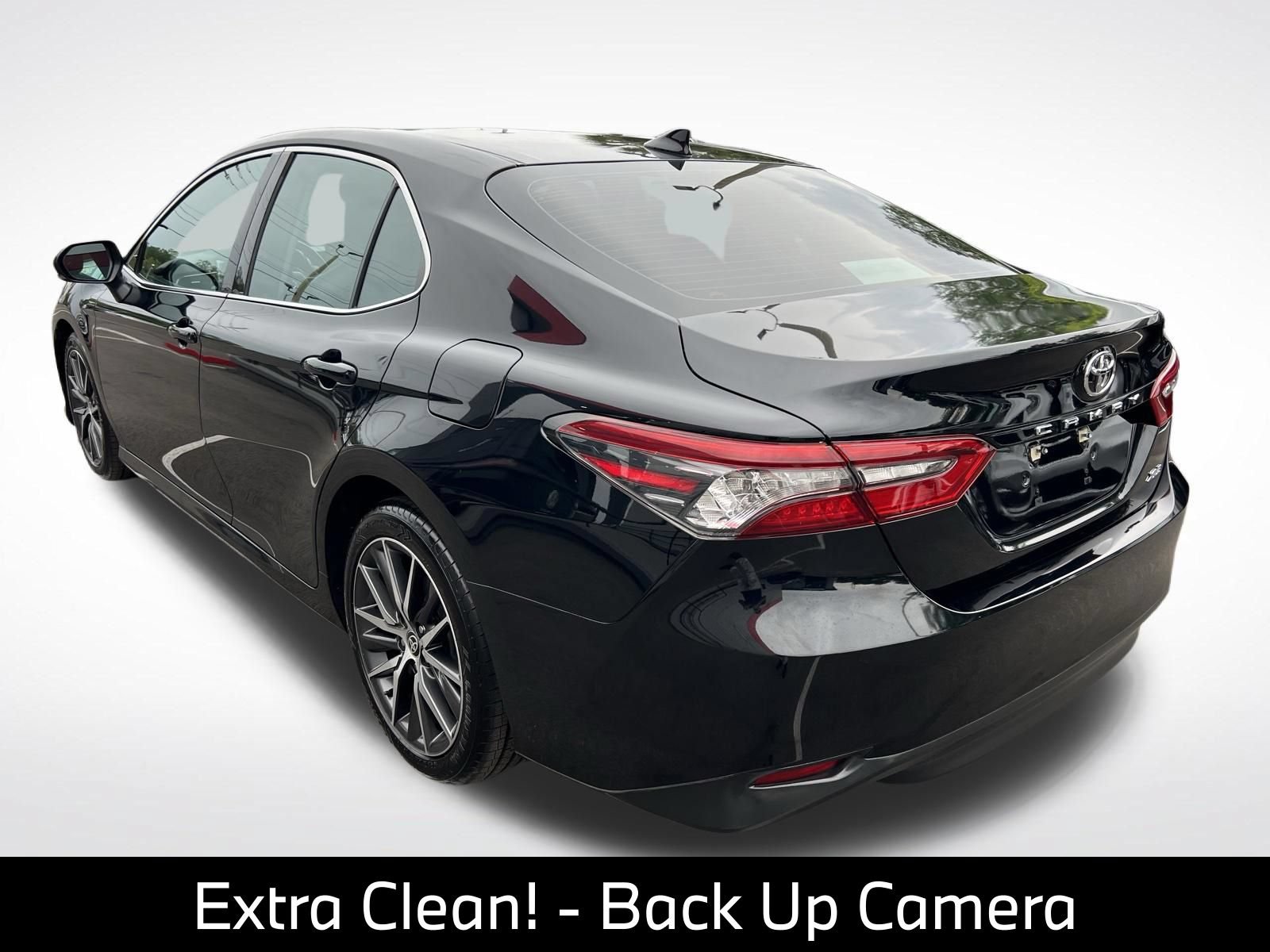 Used 2021 Toyota Camry XLE FWD image 5