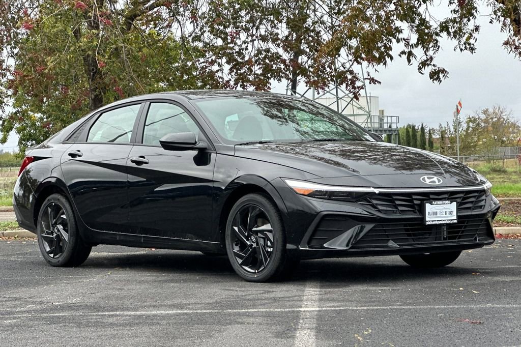 New 2026 Hyundai Elantra Sport image 2