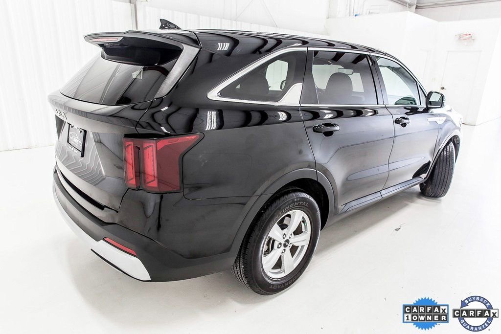 Used 2025 Kia Sorento LX image 7
