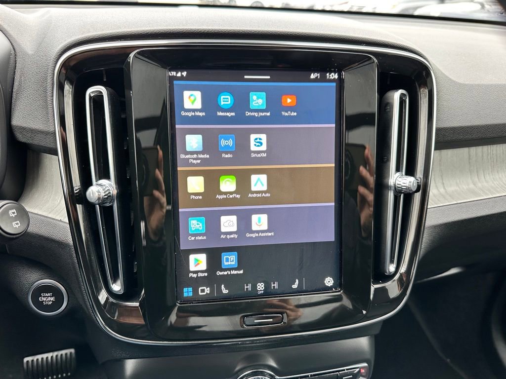 Used 2025 Volvo XC40 B5 Plus image 18