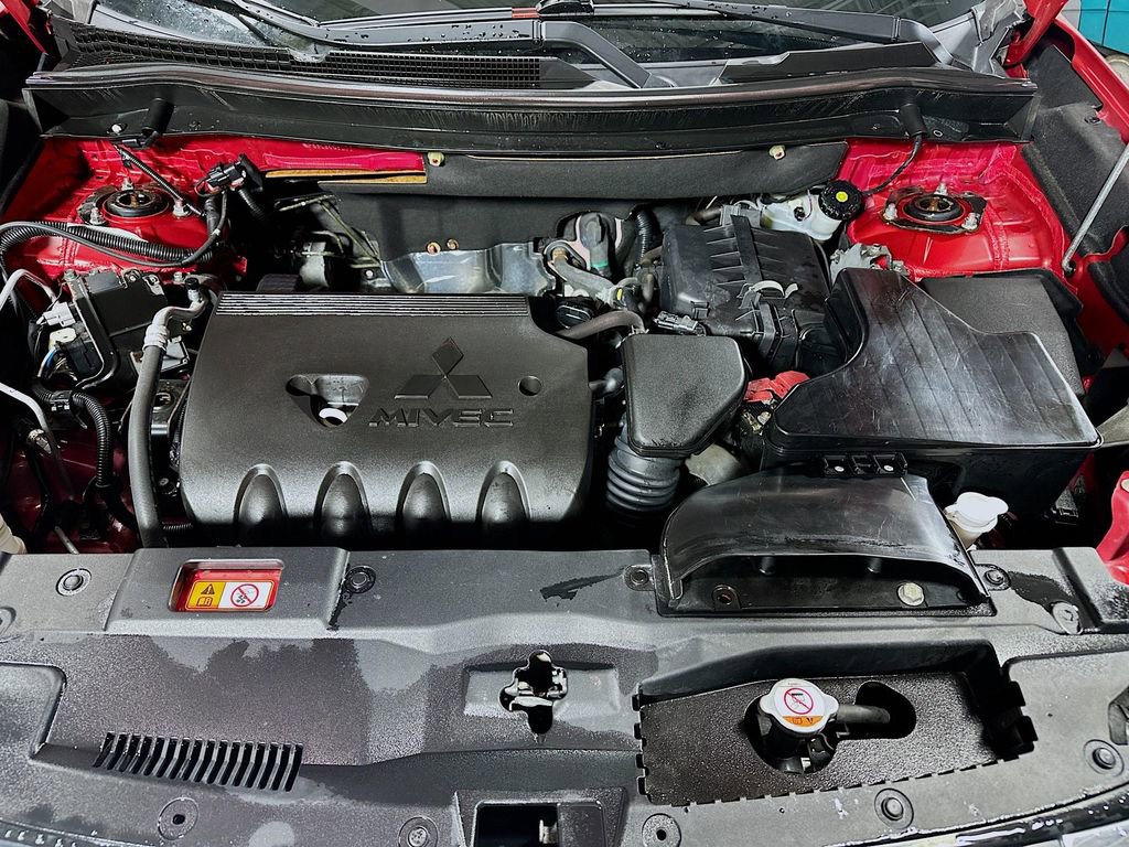 Used 2018 Mitsubishi Outlander SE image 30