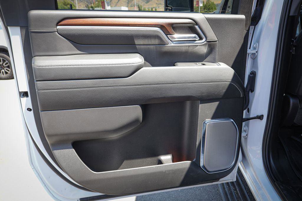 Used 2024 GMC Sierra 3500 Denali w/ Denali Reserve Package image 34