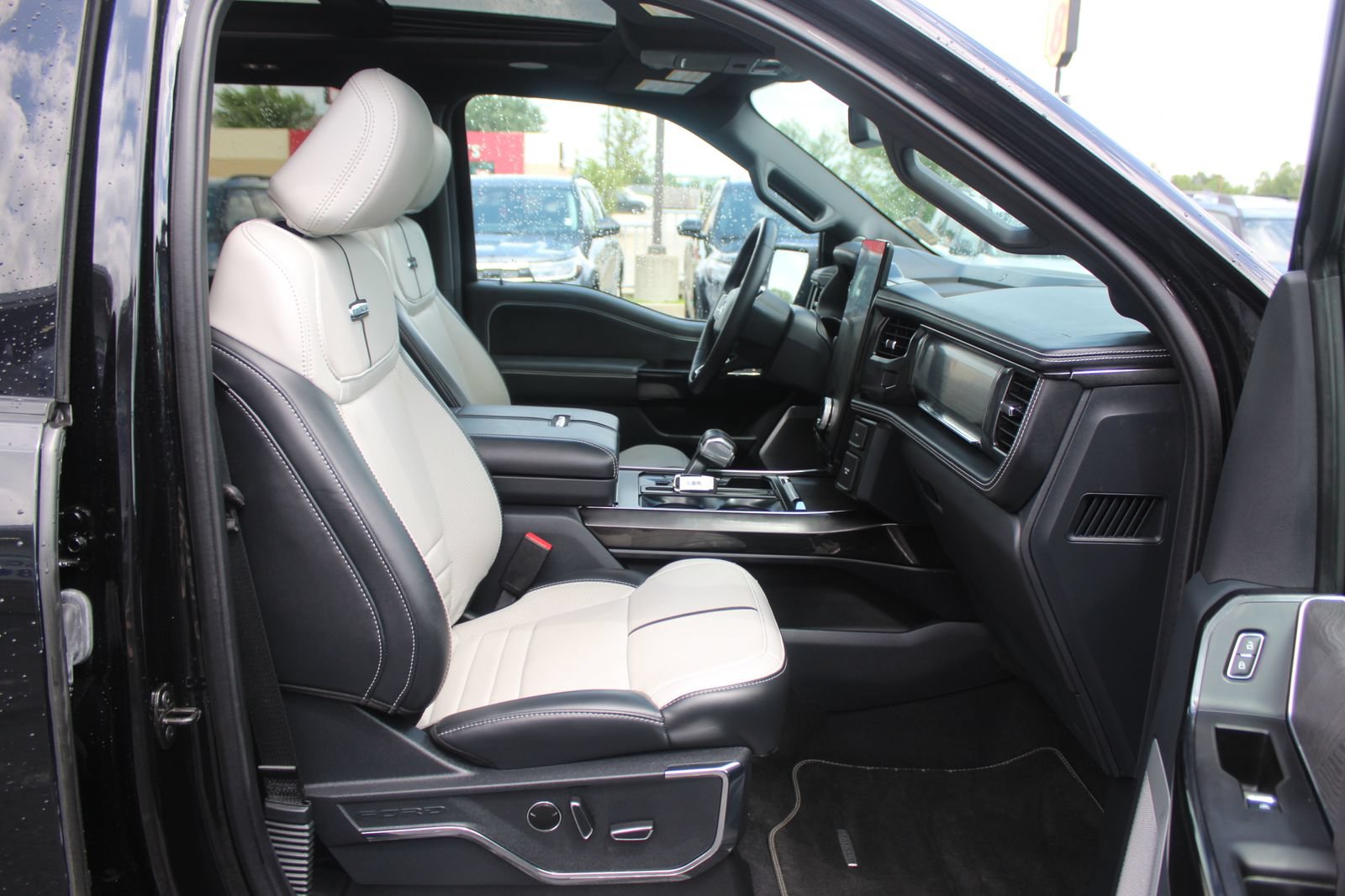 Used 2023 Ford F150 Lightning Platinum AWD/4WD image 15