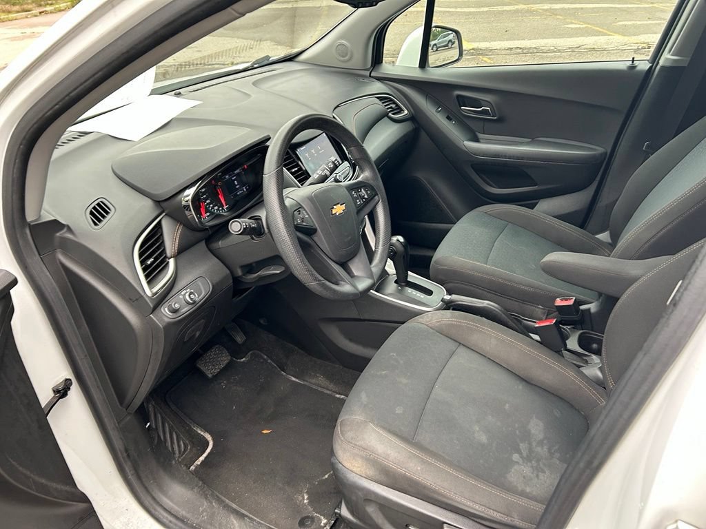 Used 2020 Chevrolet Trax LS w/ Tint and Cruise Package FWD image 12