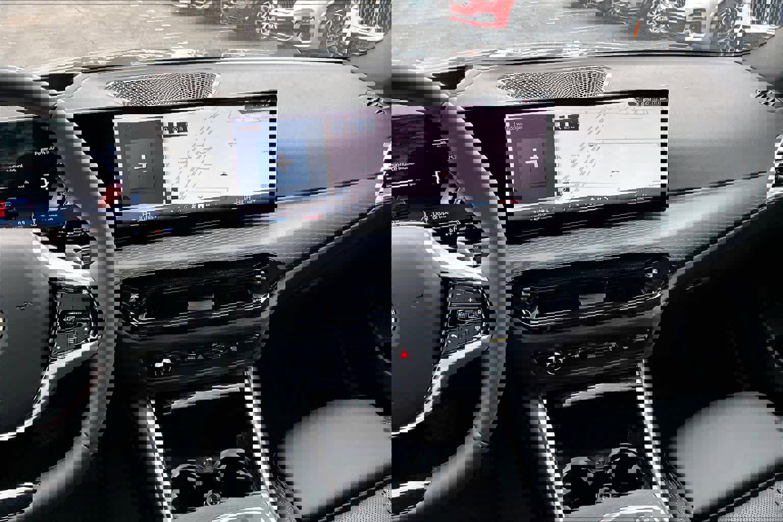 Certified 2025 BMW 330i Sedan image 7