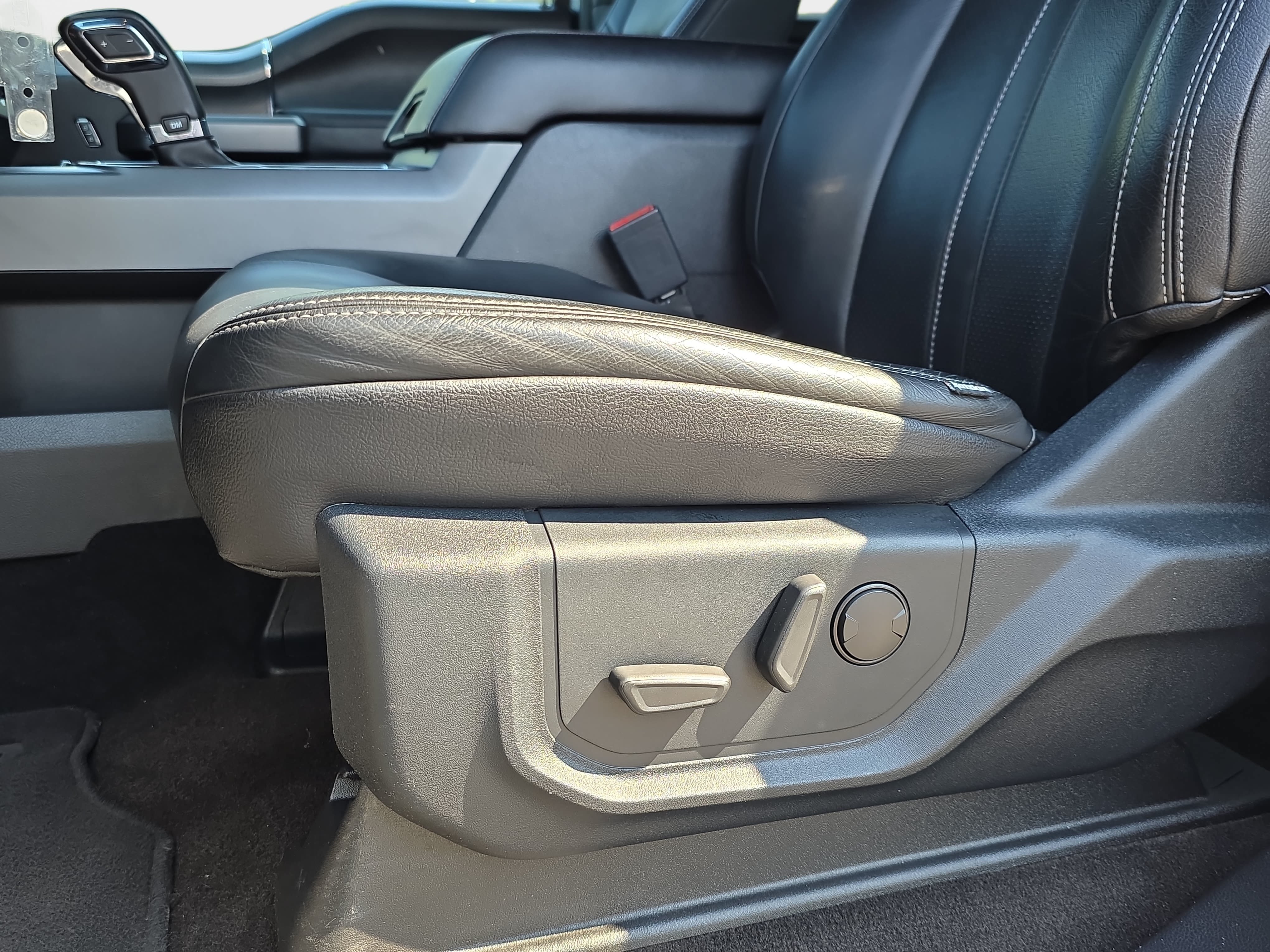 Used 2020 Ford F150 XLT w/ Equipment Group 302A Luxury AWD/4WD image 26