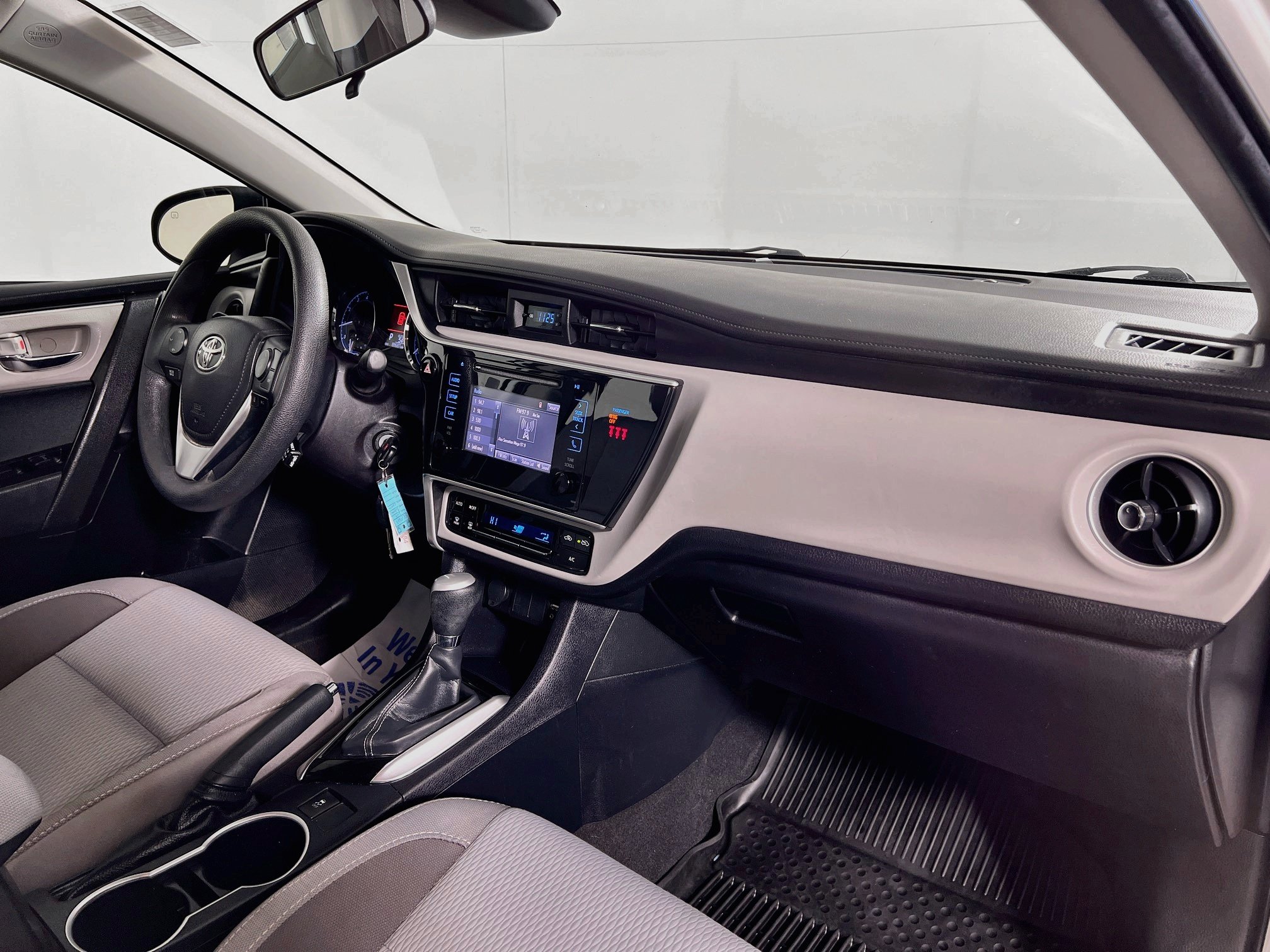 Certified 2019 Toyota Corolla LE FWD image 24