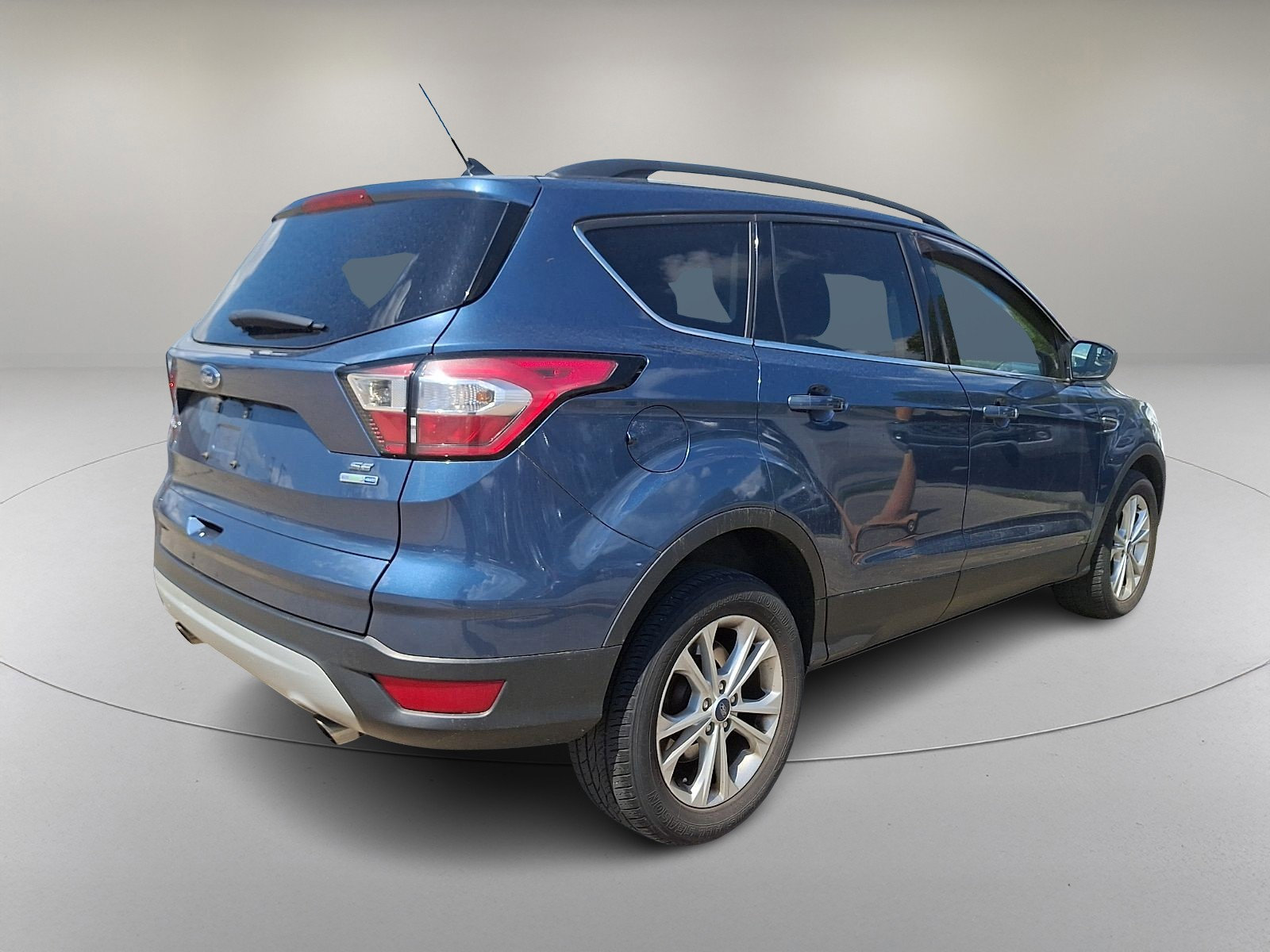 Used 2018 Ford Escape SE w/ SE Sync 3 Package image 6