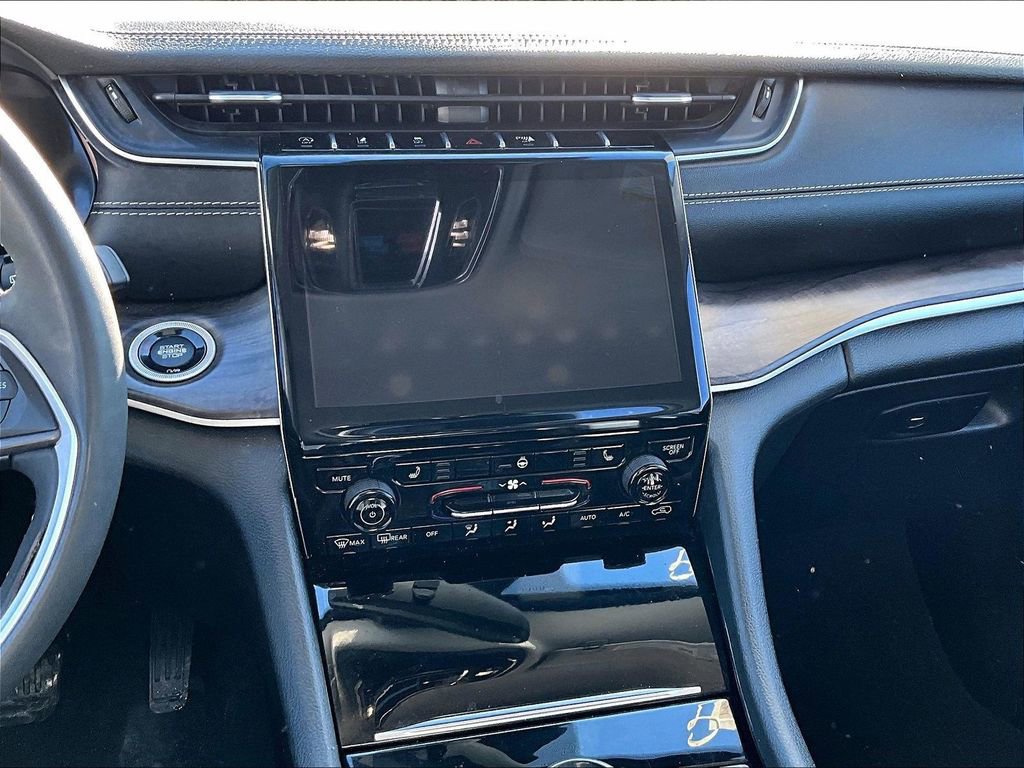 Used 2023 Jeep Grand Cherokee Limited image 6