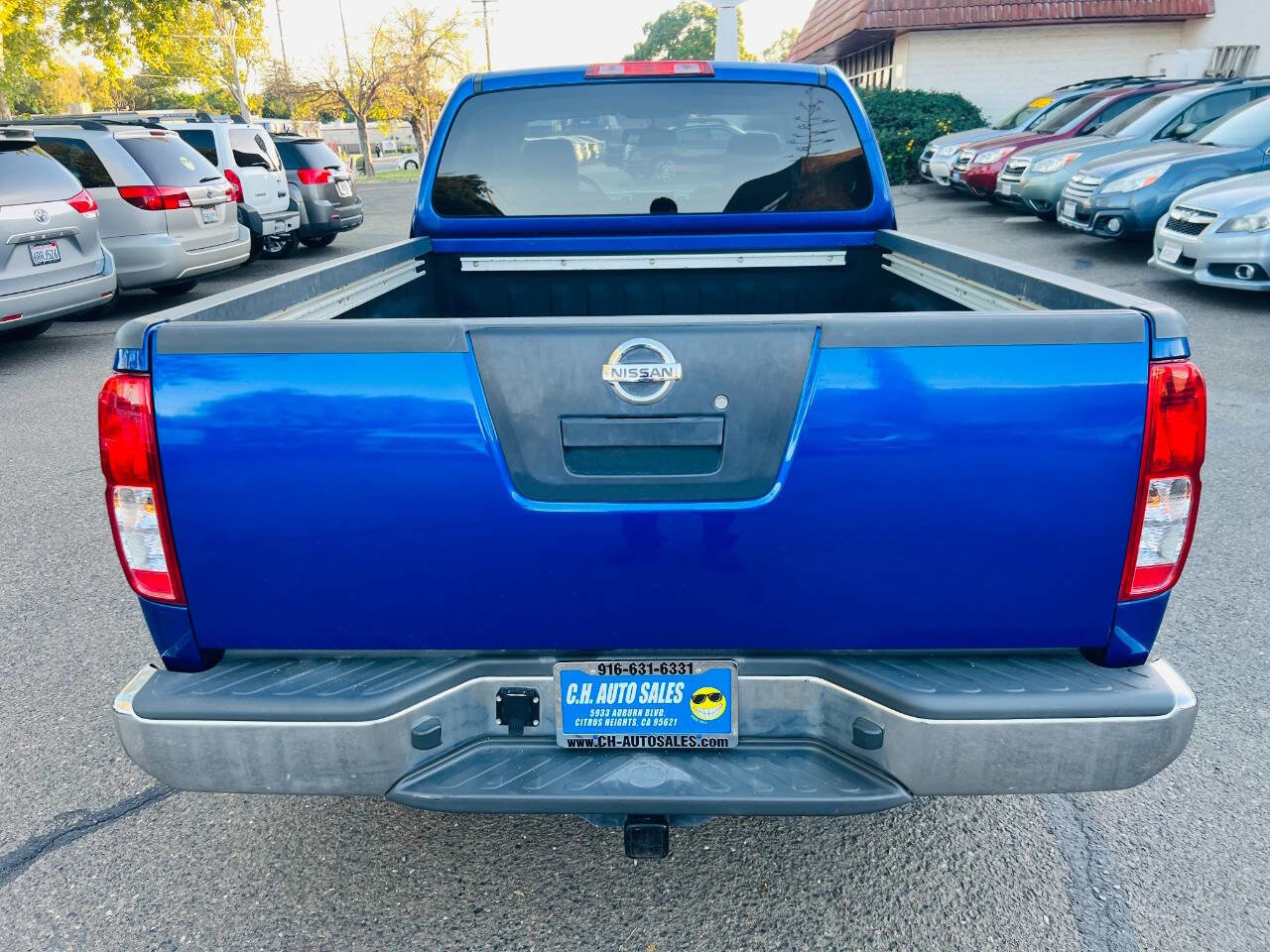 Used 2012 Nissan Frontier SV w/ SV Premium Utility Pkg AWD/4WD image 8