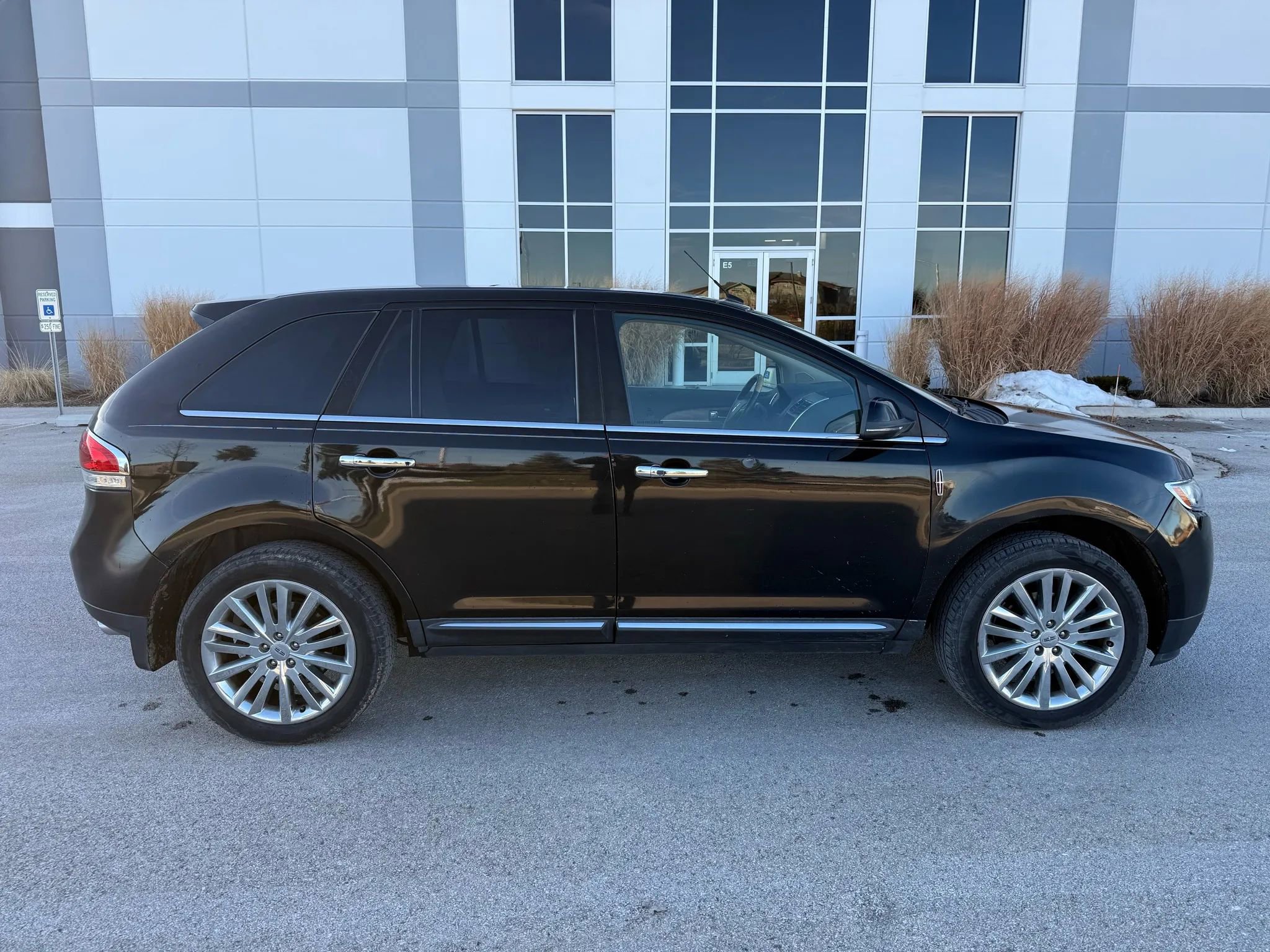 Used 2013 Lincoln MKX FWD image 8