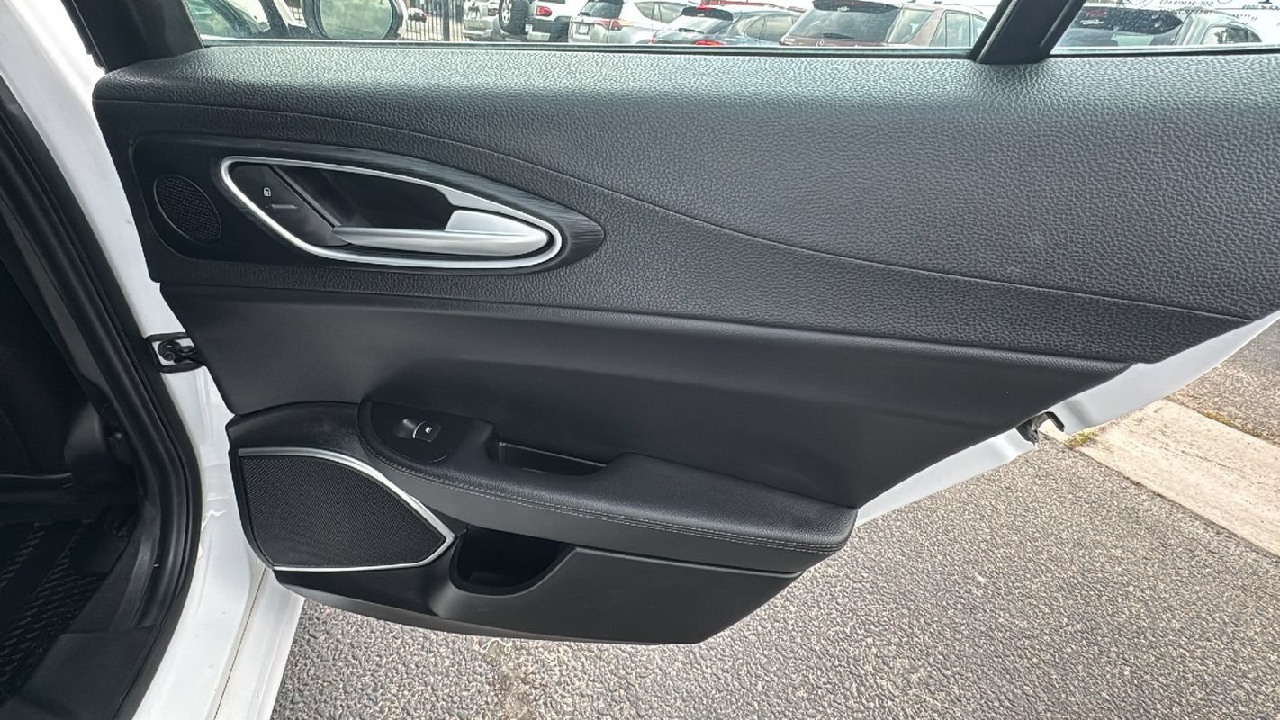 Used 2018 Alfa Romeo Giulia AWD image 17