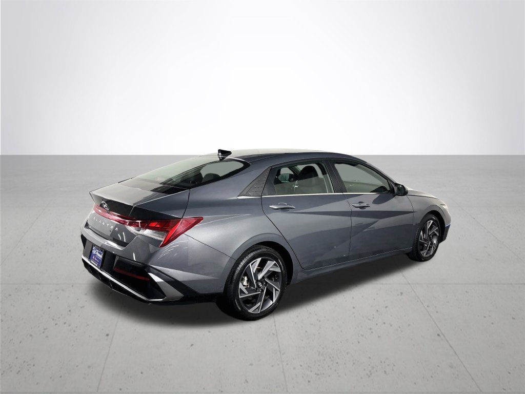 Used 2025 Hyundai Elantra SEL FWD image 6