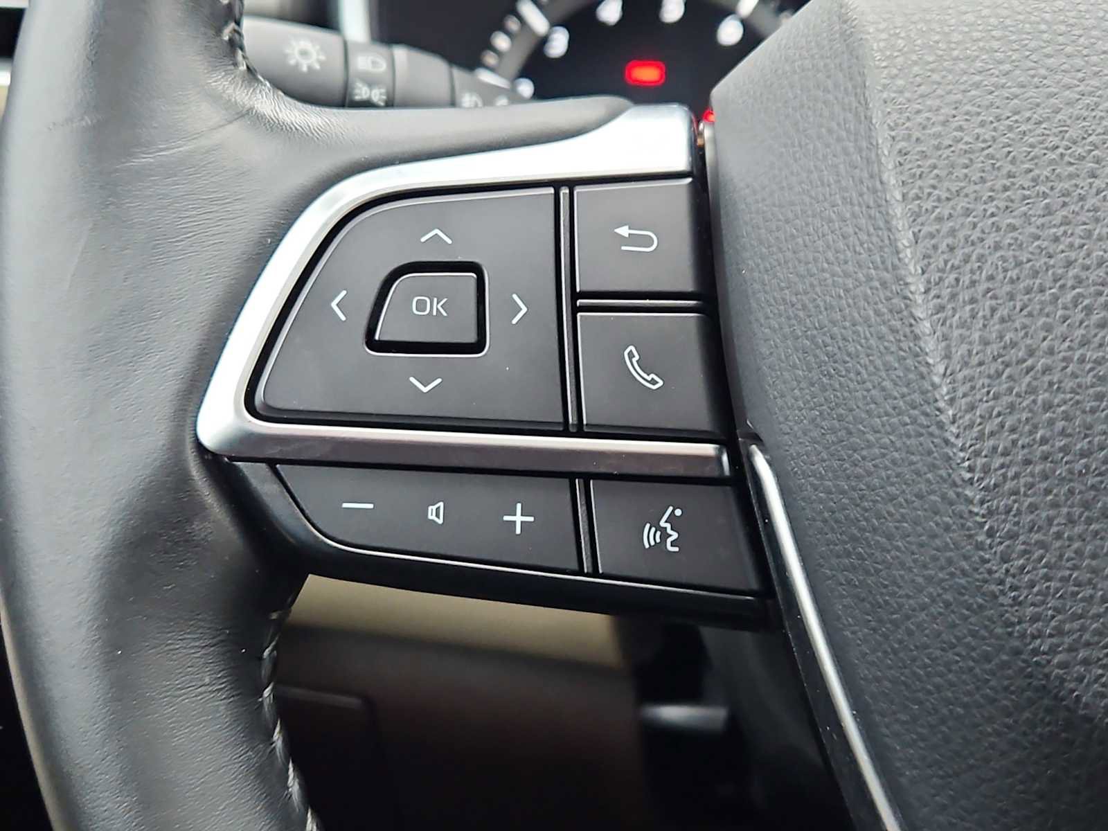 Used 2020 Toyota Highlander XLE image 27